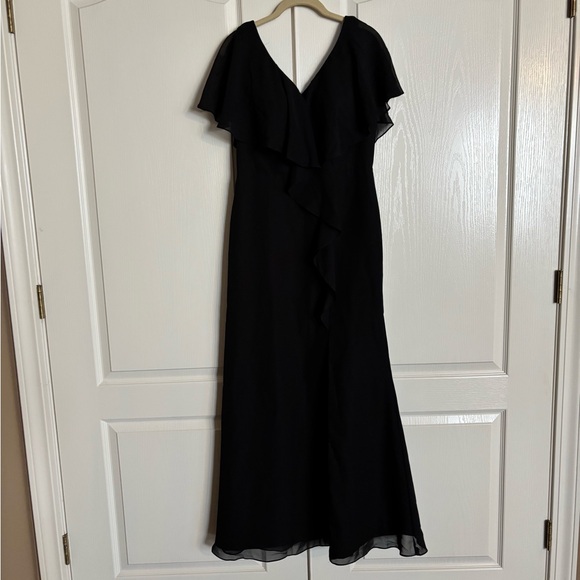 Jj’s House Trumpet mermaid style black chiffon mother of bride gown large - Picture 4 of 12
